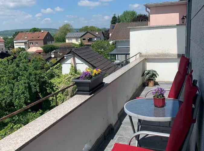 Moderne Ferienwohnung Mit Balkon Im Schoenen Saarland